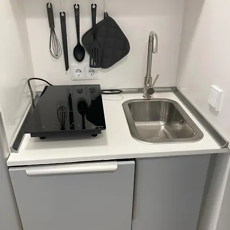 Modernes City-apartment Mit Balkon & Weitblick - Zentrale Lage In Appartamento