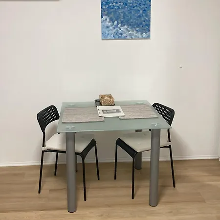 Modernes City-apartment Mit Balkon & Weitblick - Zentrale Lage In Appartamento