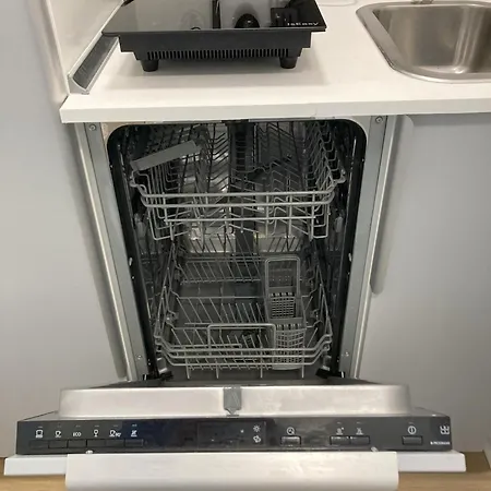 Modernes City-apartment Mit Balkon & Weitblick - Zentrale Lage In Appartamento