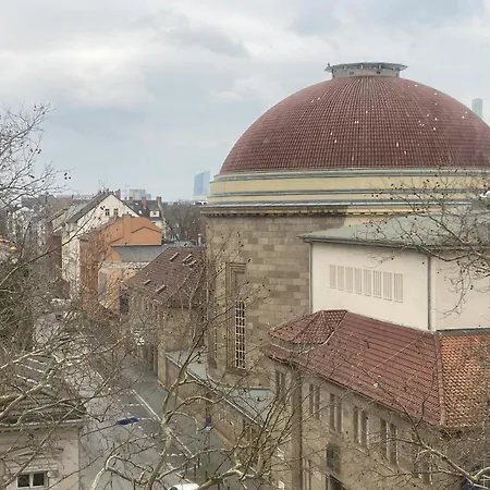 Daire Ueber Den Daechern Von