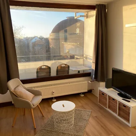 Modernes City-apartment Mit Balkon & Weitblick - Zentrale Lage In Lägenhet *