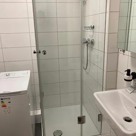 Modernes City-apartment Mit Balkon & Weitblick - Zentrale Lage In 아파트 *